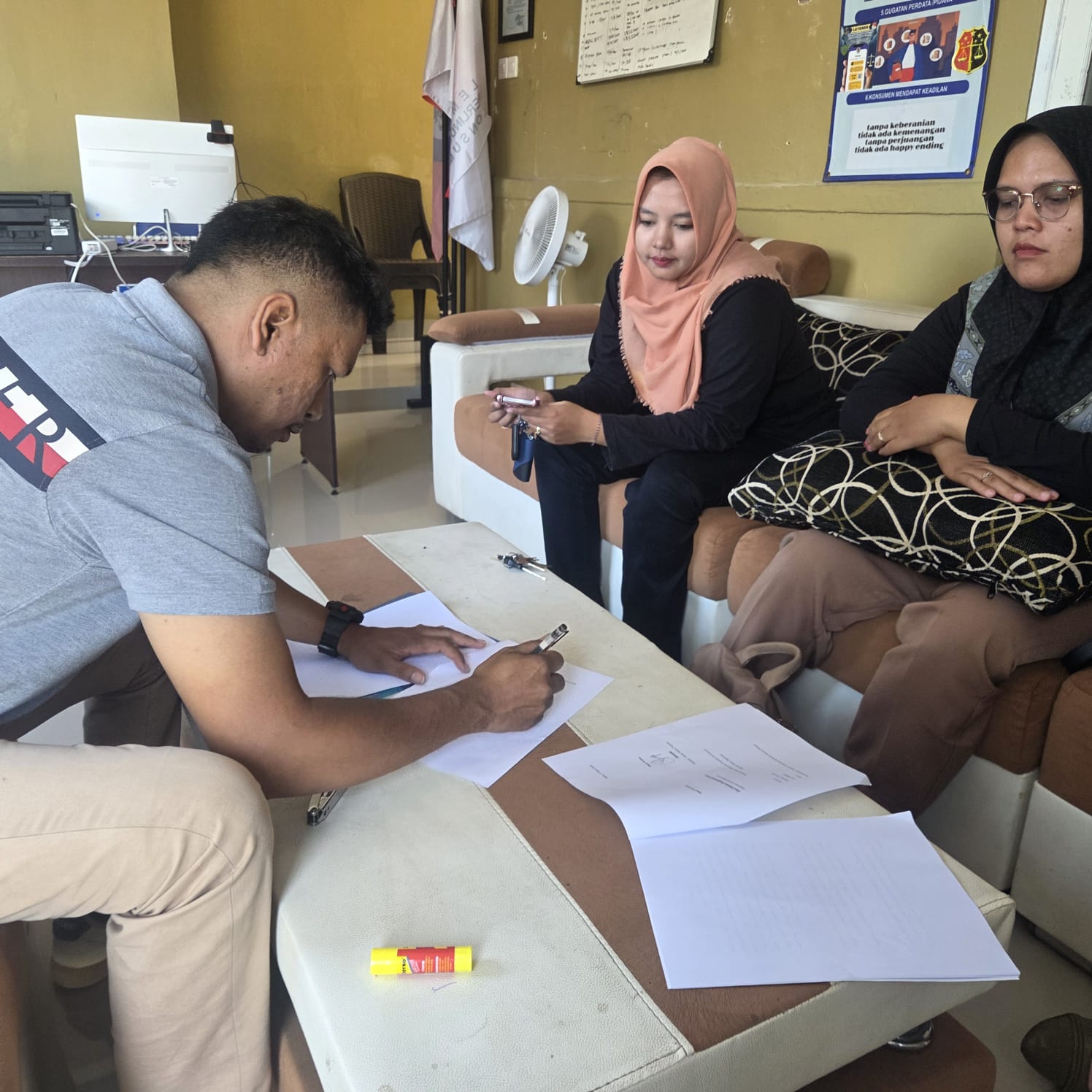 penandatanganan dokumen